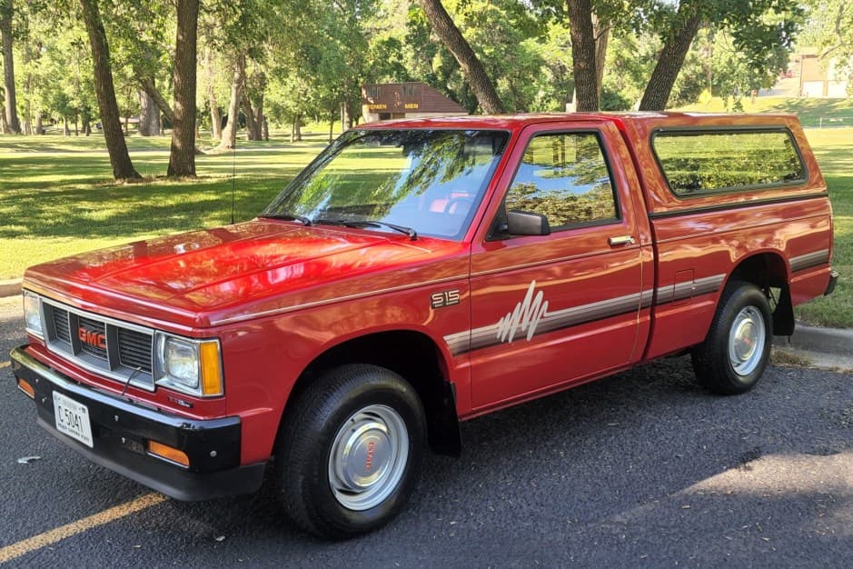 1989 GMC S-15 Sonoma (1982-1993) sold for $14,513