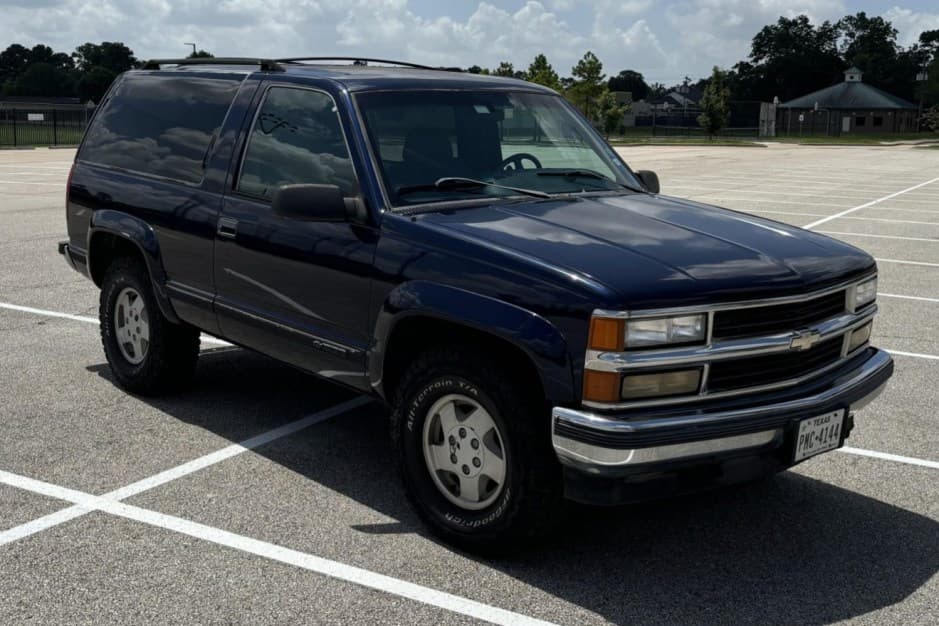 1995 Chevrolet Tahoe GMT400 sold for $11,200