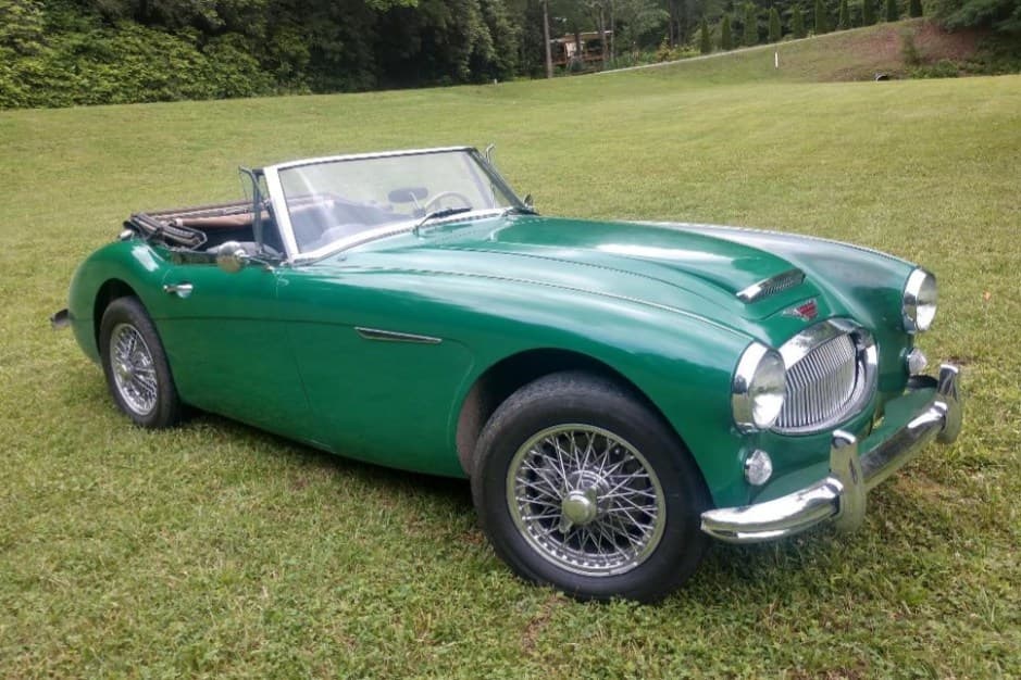 1965 Austin-Healey 3000 sold for $32,000