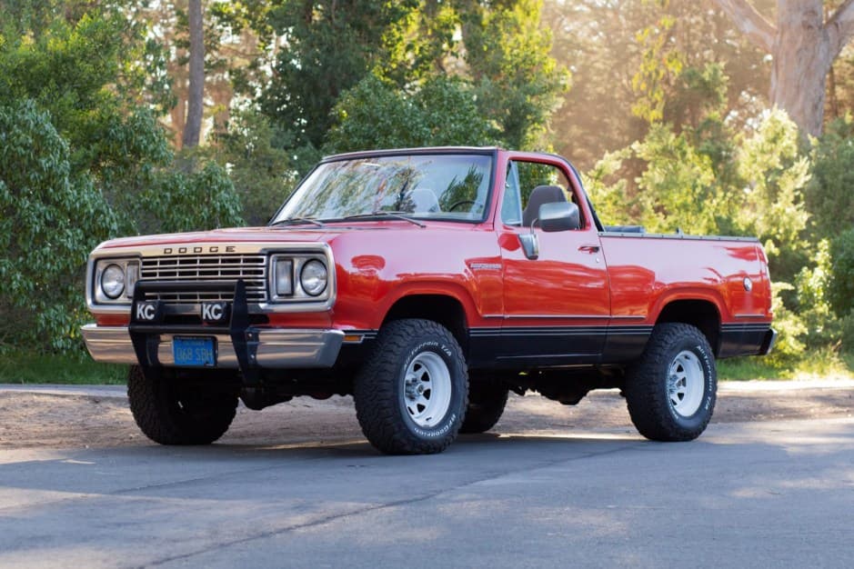 1977 Dodge Ramcharger / Plymouth Trail Duster sold for $24,000