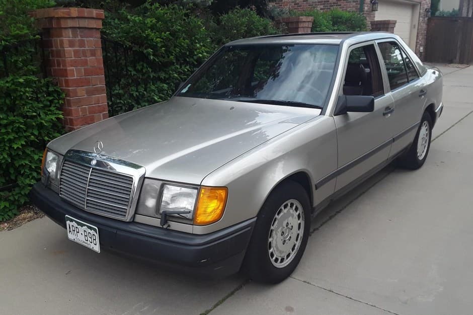 1988 Mercedes-Benz W124 E-Class sold for $6,500