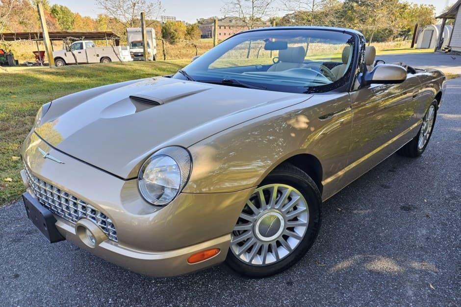 2005 Ford Thunderbird (2002-2005) sold for $14,200