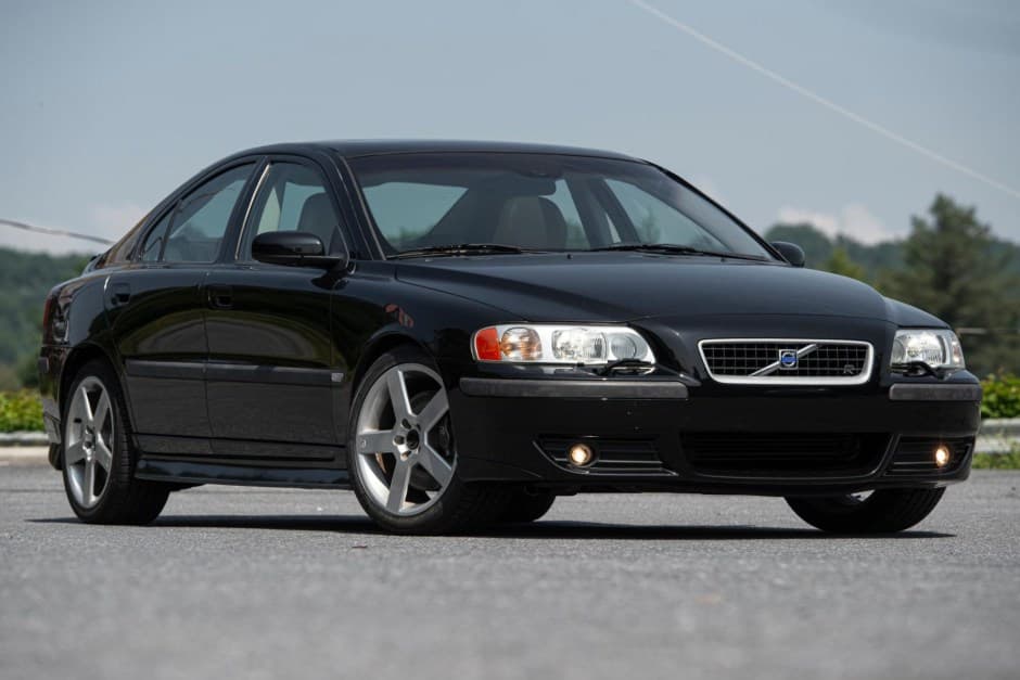 2004 Volvo S60R sold for $16,750