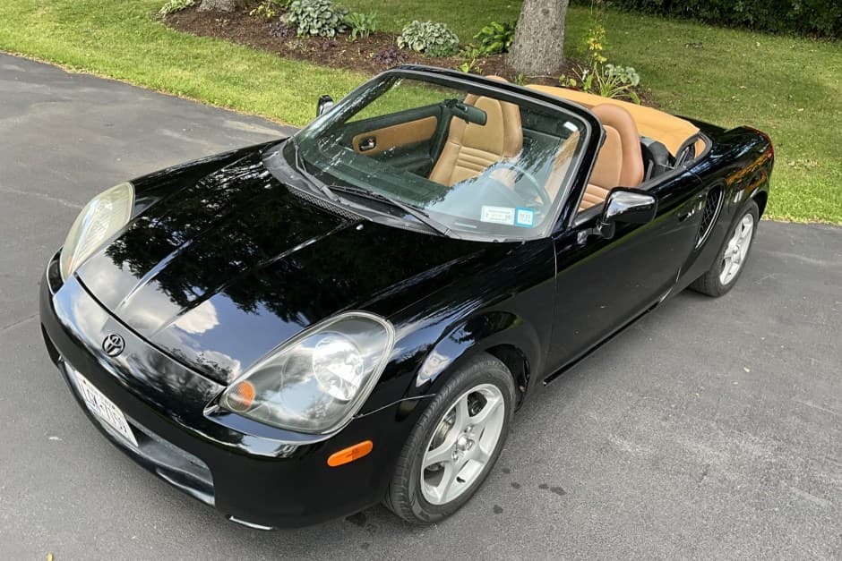 2002 Toyota W30 MR2 sold for $8,450