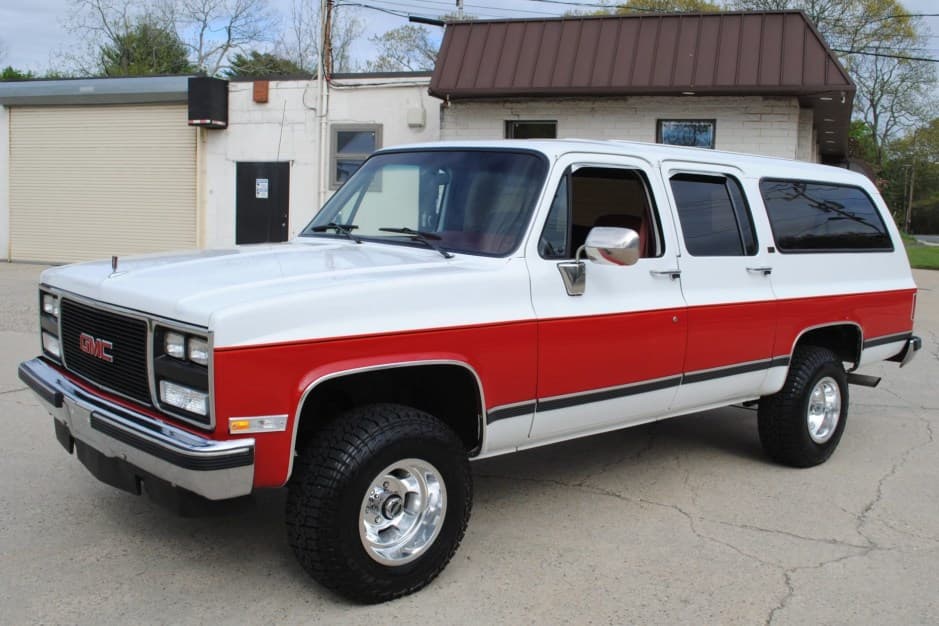 1990 GMC Suburban (1973-1991) sold for $26,750