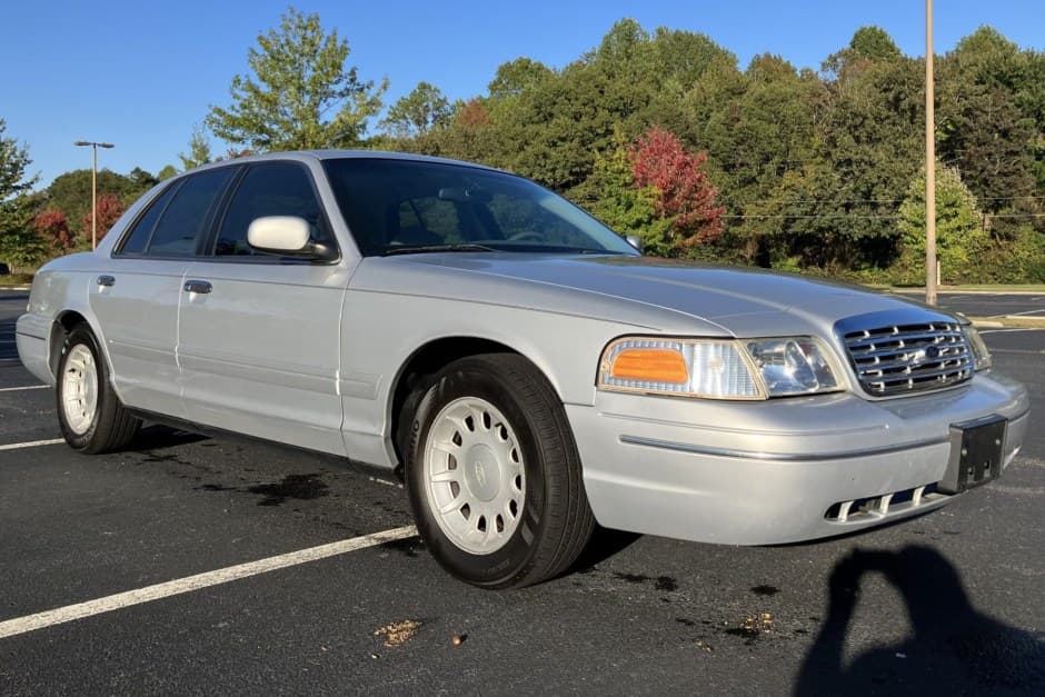 2002 Ford Crown Victoria sold for $9,456