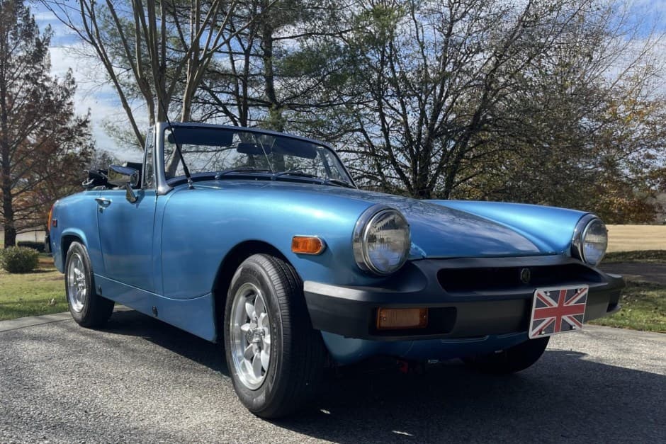 1976 MG Midget sold for $8,200