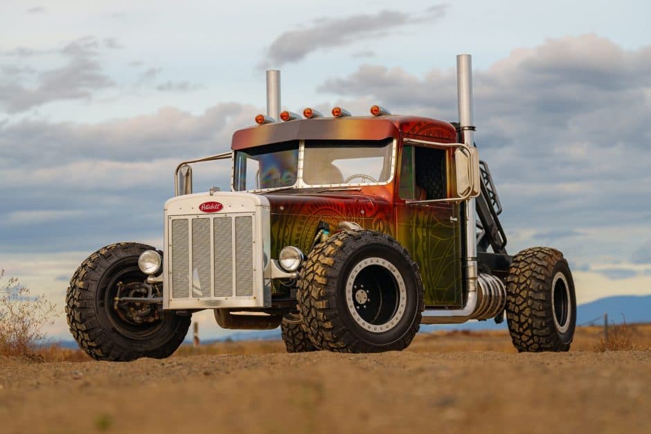 0 Chevrolet Suburban (1973-1991) sold for $106,000