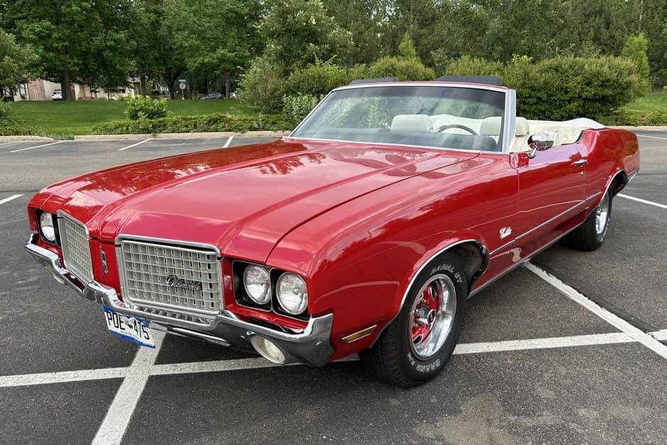 1972 Oldsmobile Cutlass sold for $21,000