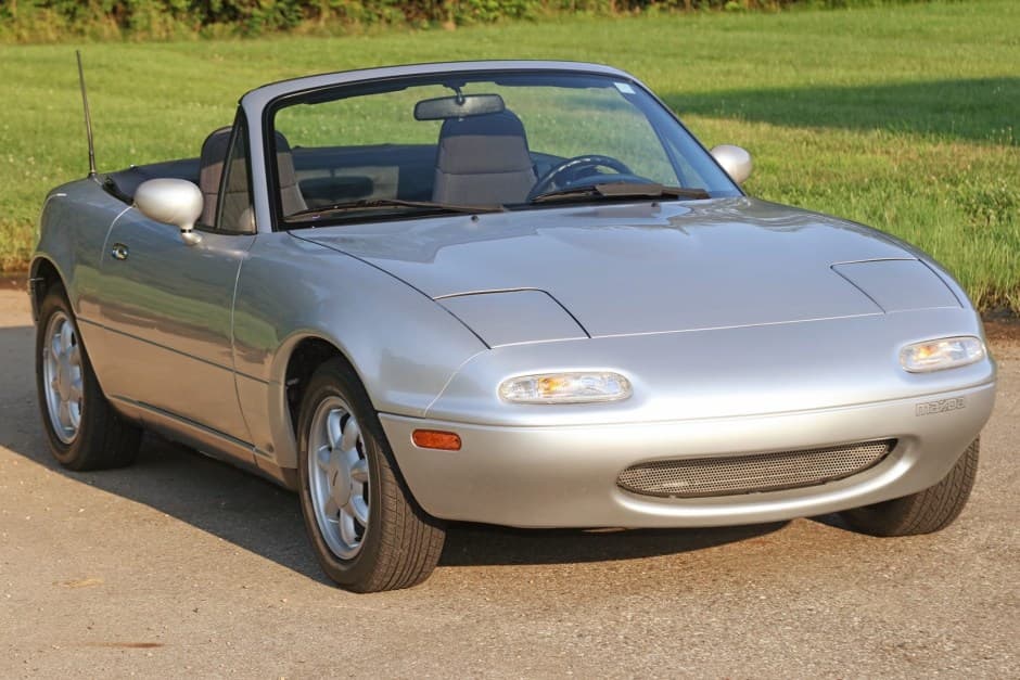 1991 Mazda NA MX-5 Miata sold for $8,325