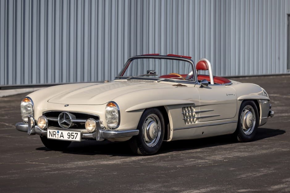 1957 Mercedes-Benz 300SL Gullwing & Roadster sold for $985,000
