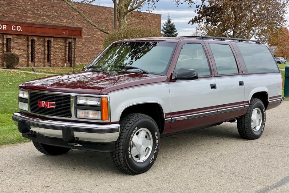 1993 GMC Suburban (GMT400 1992-1999) sold for $16,500