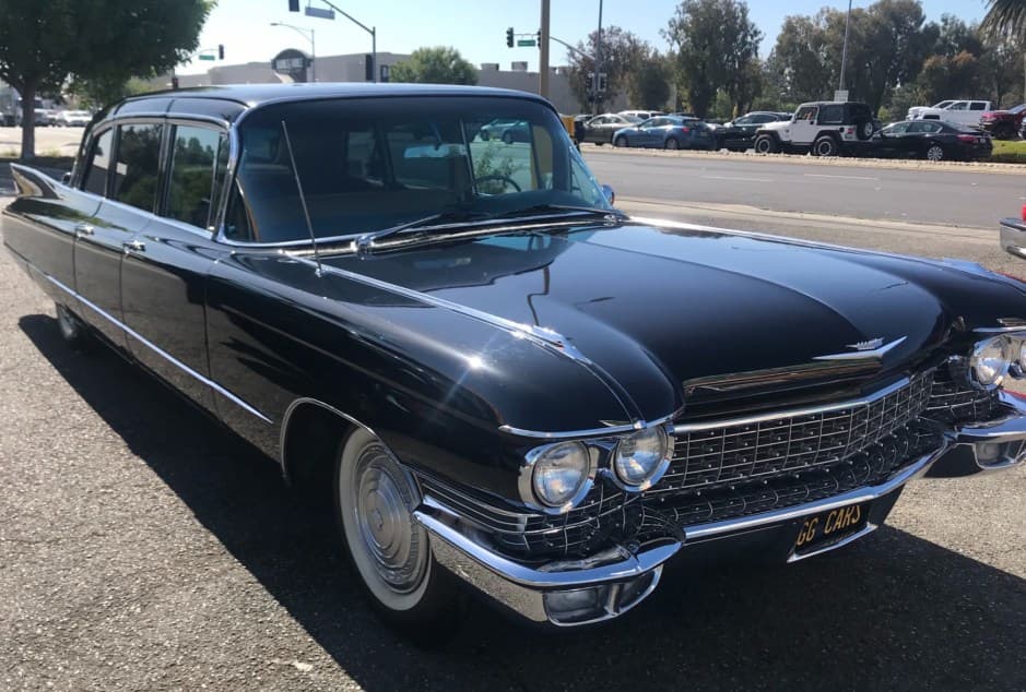 1960 Cadillac Series 75/Fleetwood sold for $9,000