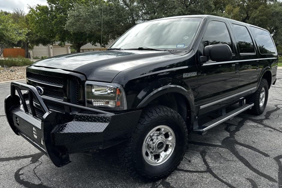 2005 Ford Excursion sold for $19,250