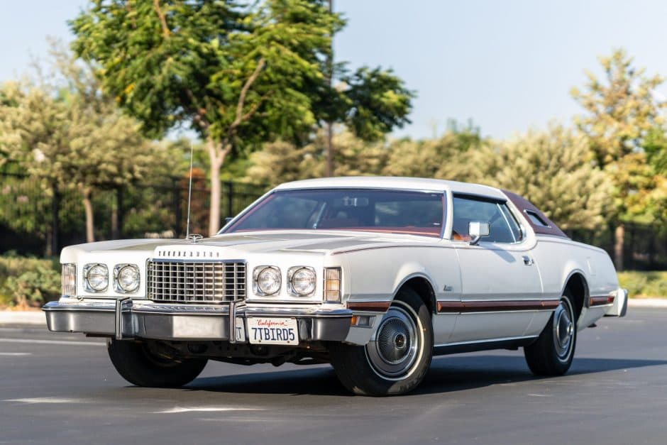 1975 Ford Thunderbird (1972-1976) sold for $9,400