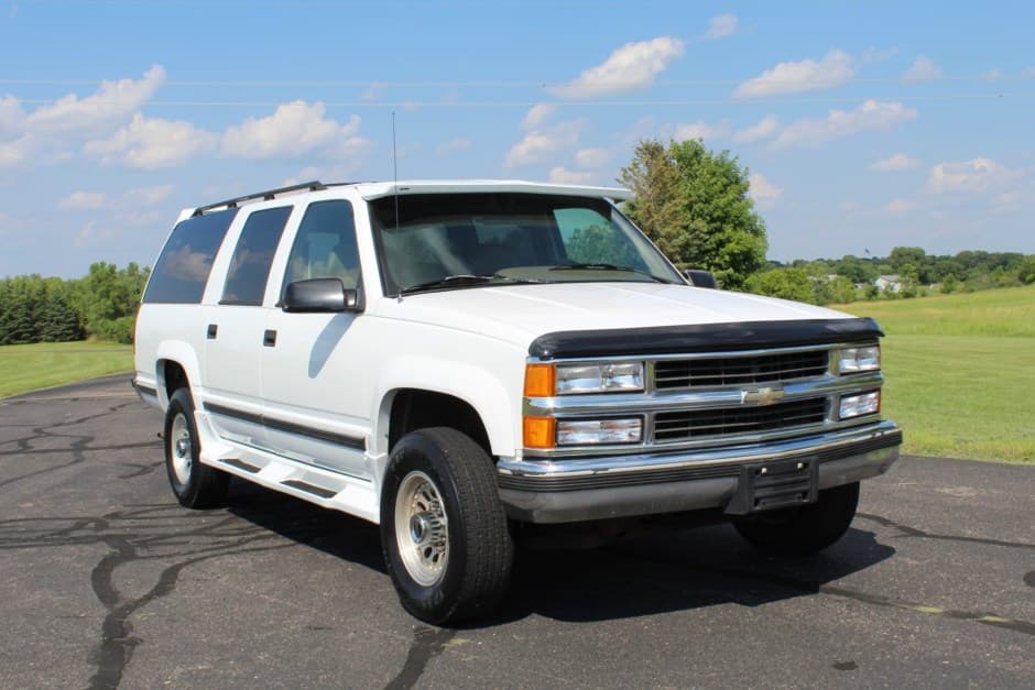 1995 Chevrolet Suburban (GMT400 1992-1999) sold for $12,321