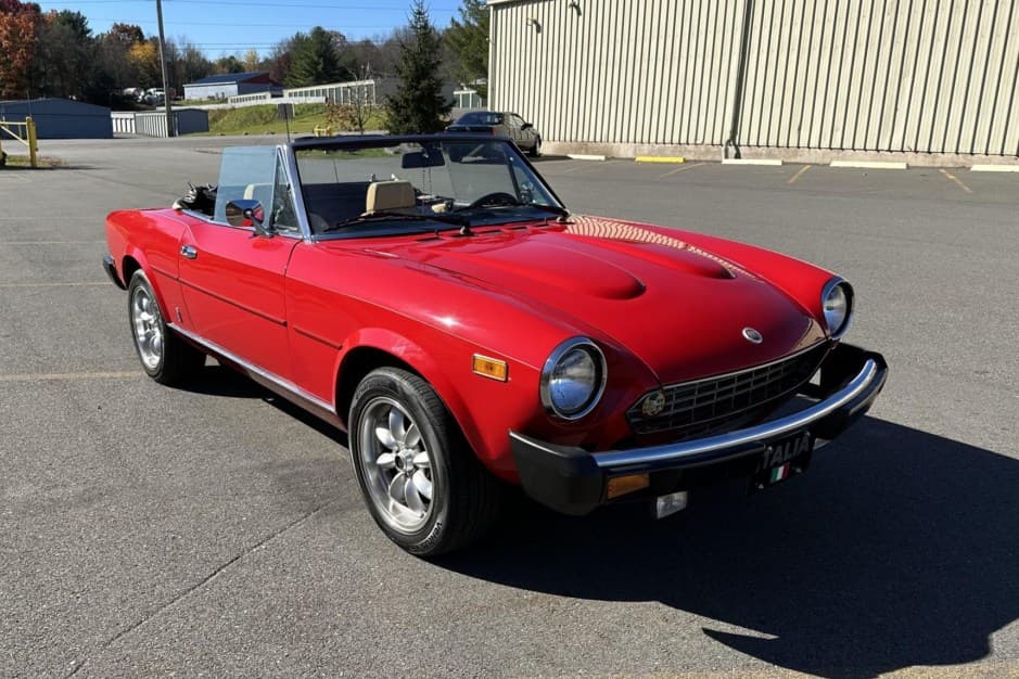 1980 Fiat 124 Spider (1966-1985) sold for $11,800