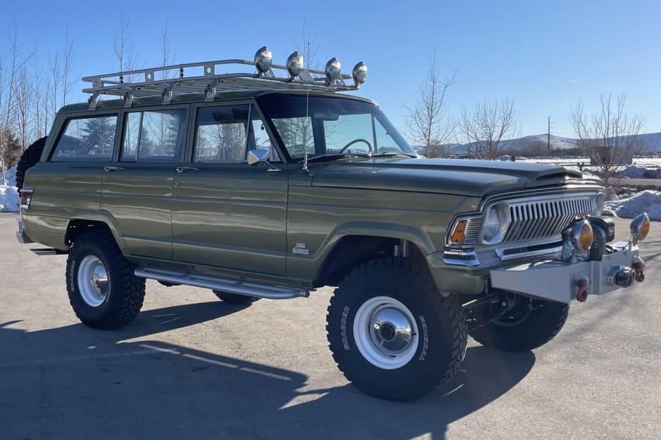1970 Jeep SJ Wagoneer sold for $30,500