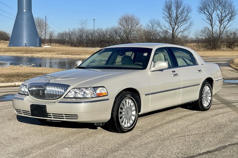 2005 Lincoln Town Car sold for $34,000