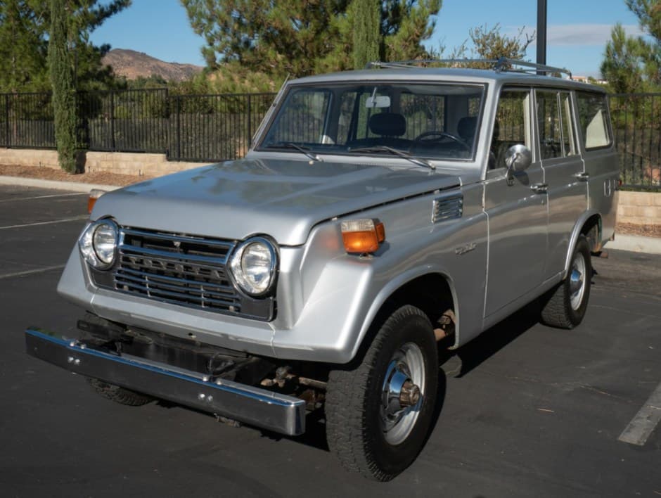 1977 Toyota Land Cruiser FJ55 sold for $13,750
