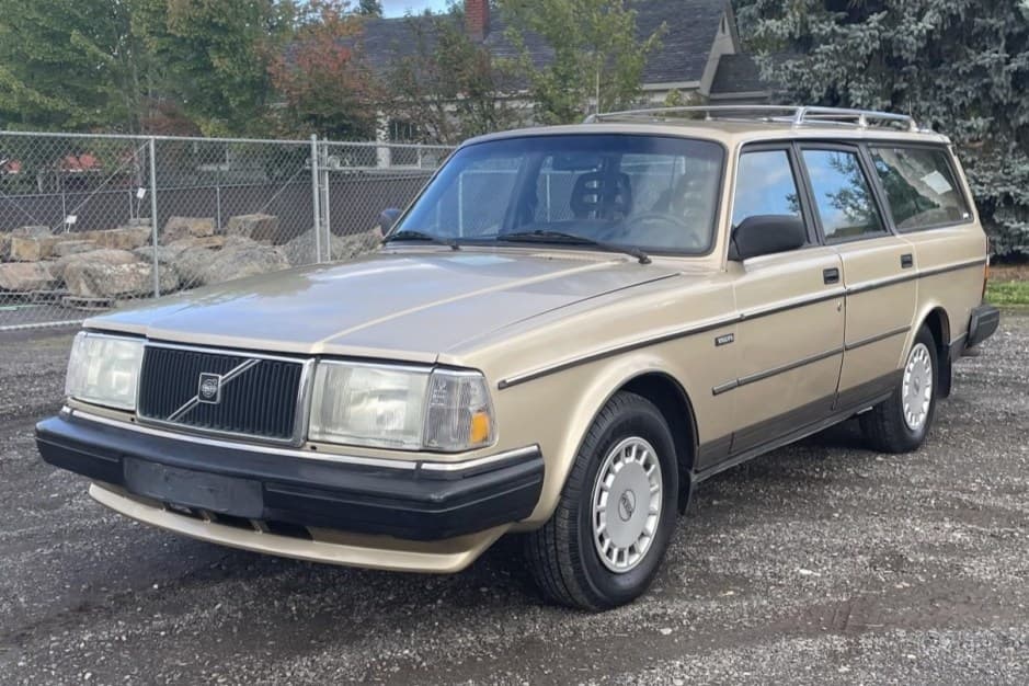 1991 Volvo 240 sold for $7,900