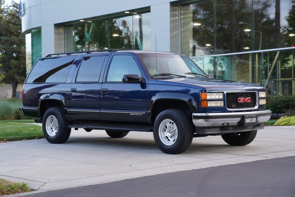 1995 GMC Suburban (GMT400 1992-1999) sold for $14,000