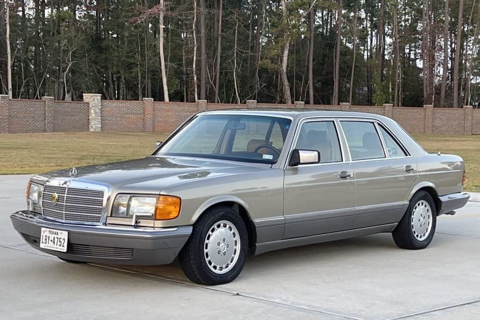 1989 Mercedes-Benz W126 S-Class sold for $9,800
