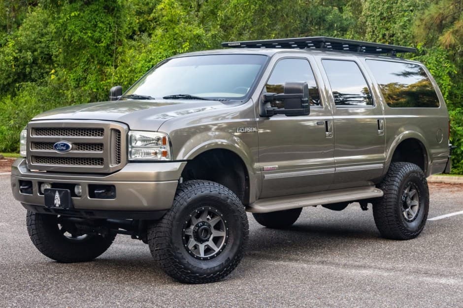 2005 Ford Excursion sold for $36,500