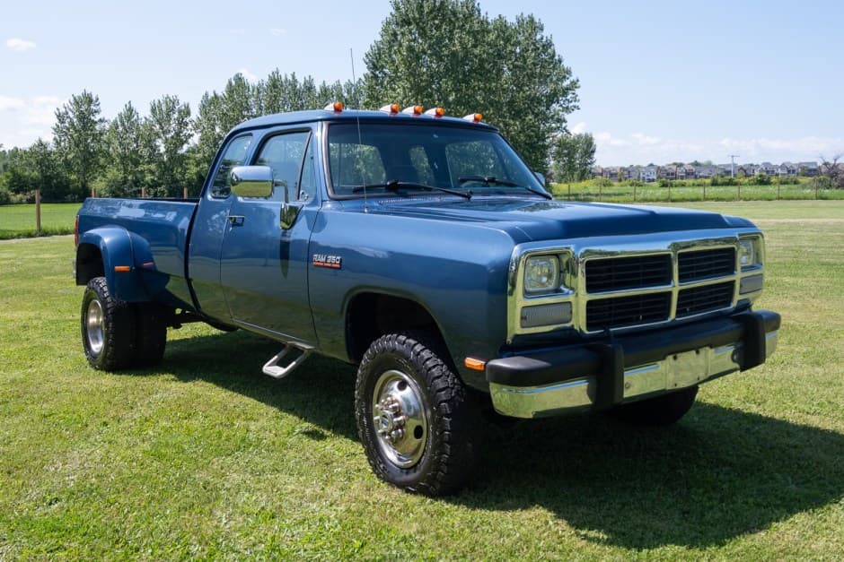 1993 Dodge Ram (1981-1993) sold for $15,750