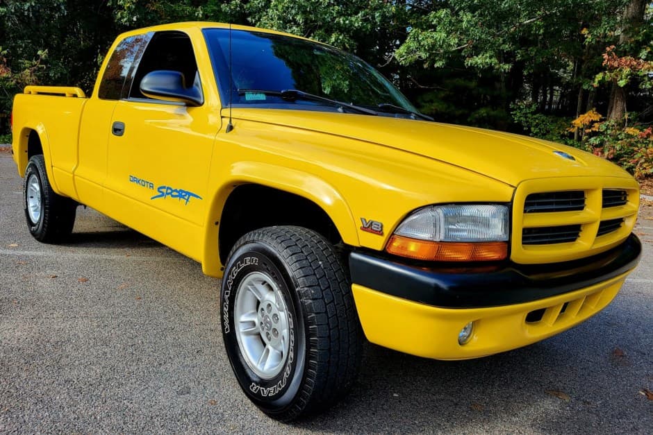 2000 Dodge Dakota (1997-2004) sold for $10,000