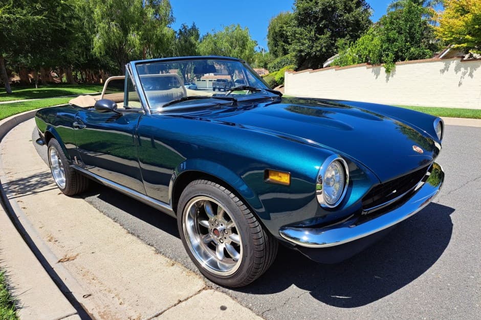 1975 Fiat 124 Spider (1966-1985) sold for $16,000