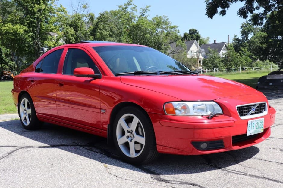 2005 Volvo S60R sold for $12,000