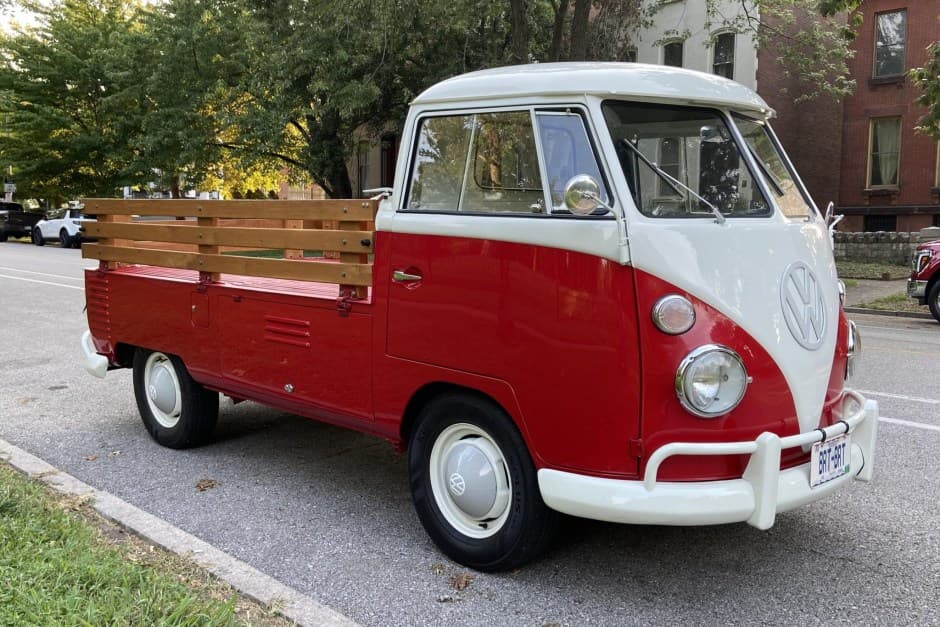 1962 Volkswagen Split-Window Pickup sold for $32,000