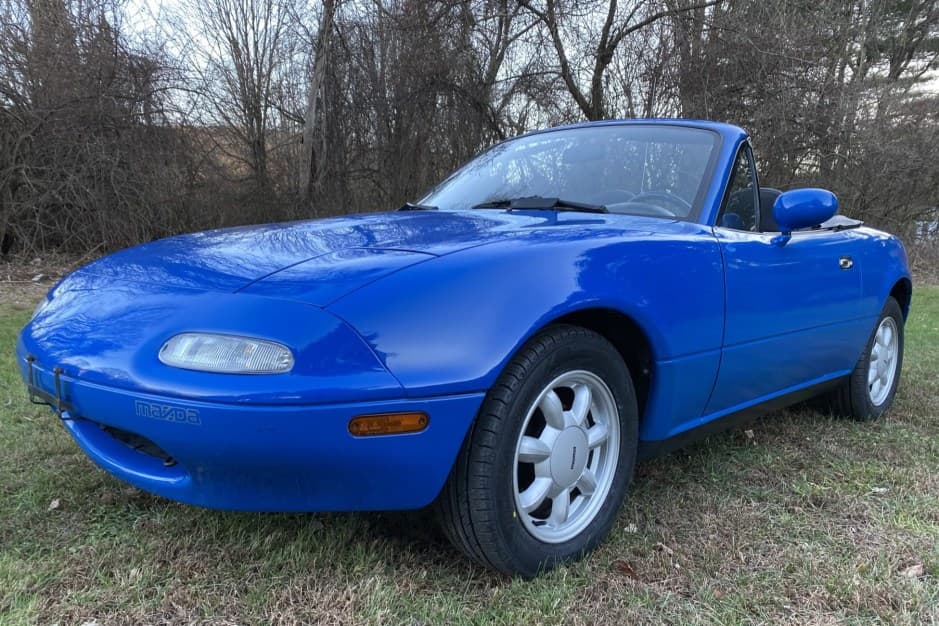1990 Mazda NA MX-5 Miata sold for $11,787