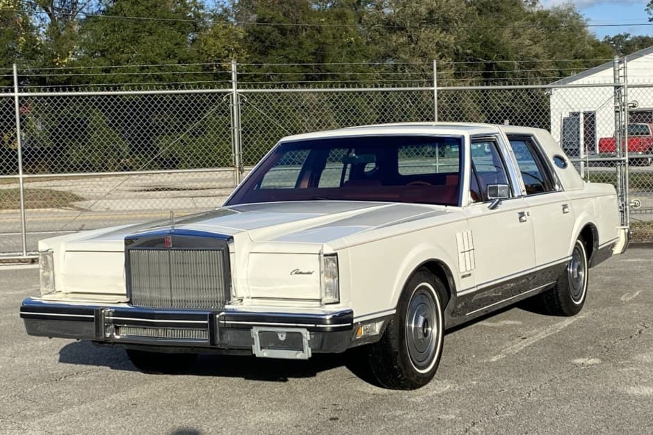 1980 Lincoln Continental Mark VI (1980-1983) sold for $5,100
