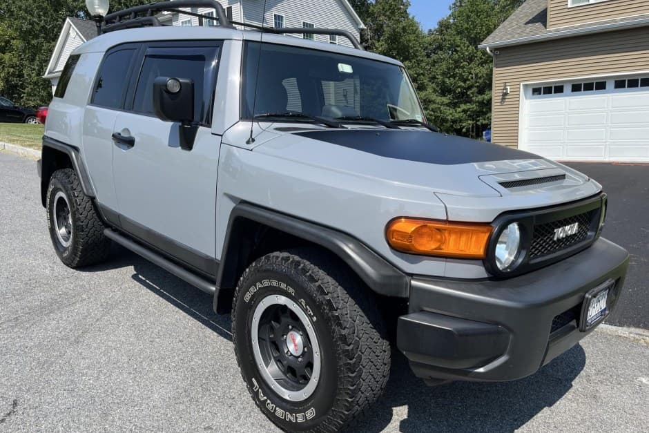 2013 Toyota FJ Cruiser sold for $32,000