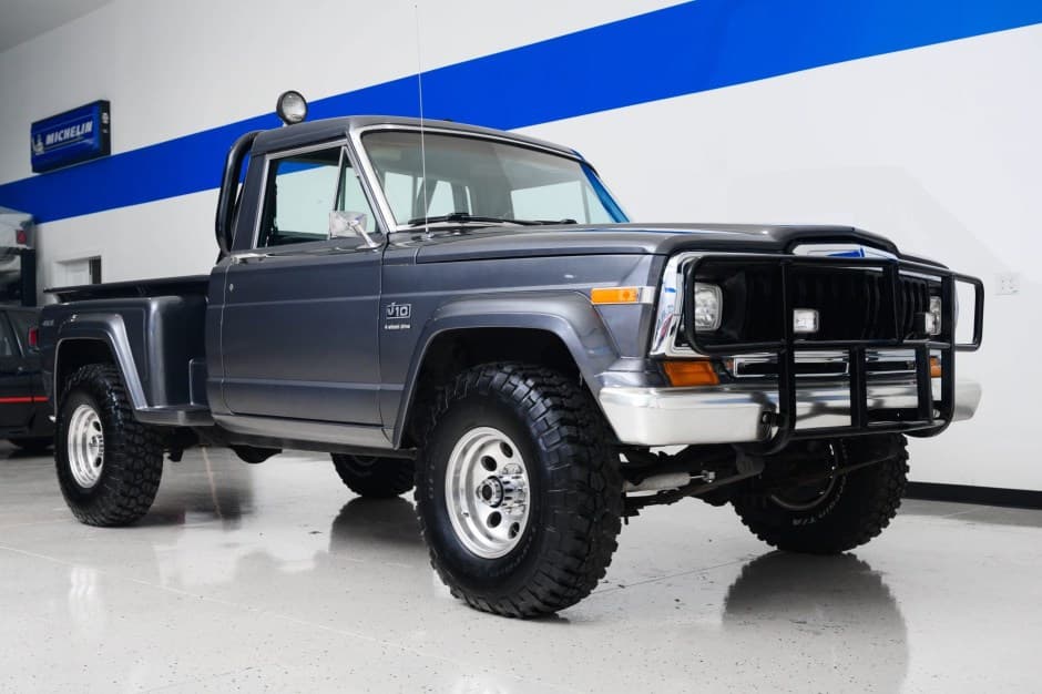 1982 Jeep Pickup sold for $19,000