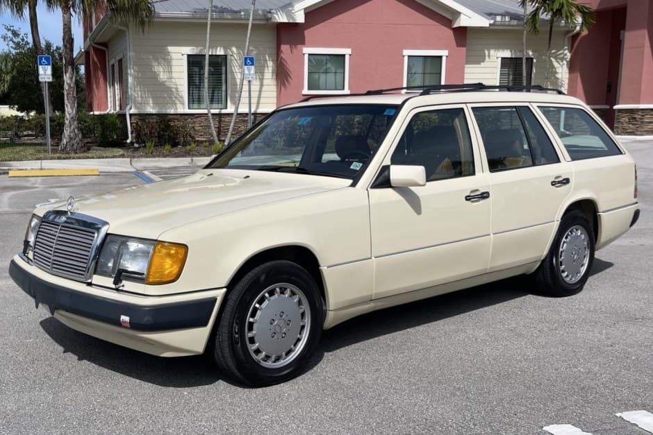 1992 Mercedes-Benz W124 E-Class sold for $16,250