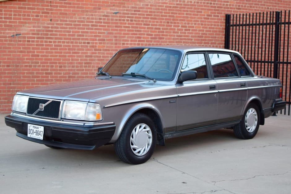 1991 Volvo 240 sold for $9,677