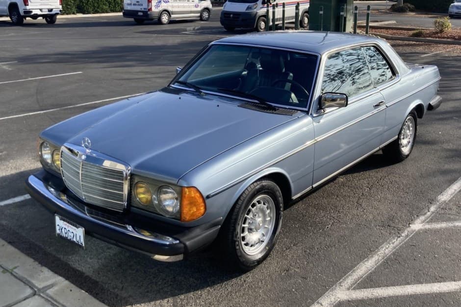 1985 Mercedes-Benz W123 sold for $24,500