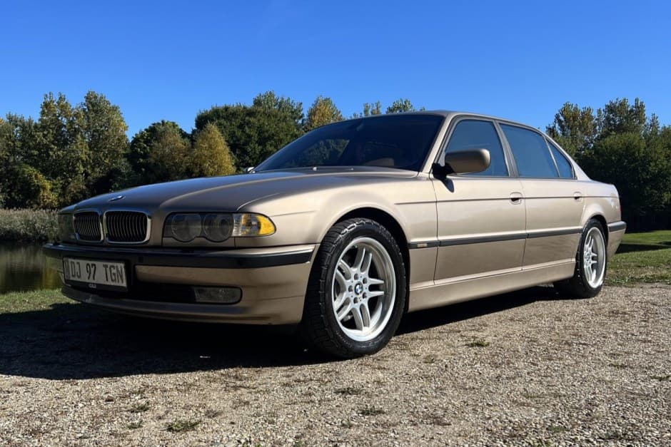 2001 BMW E38 7-Series sold for $10,000