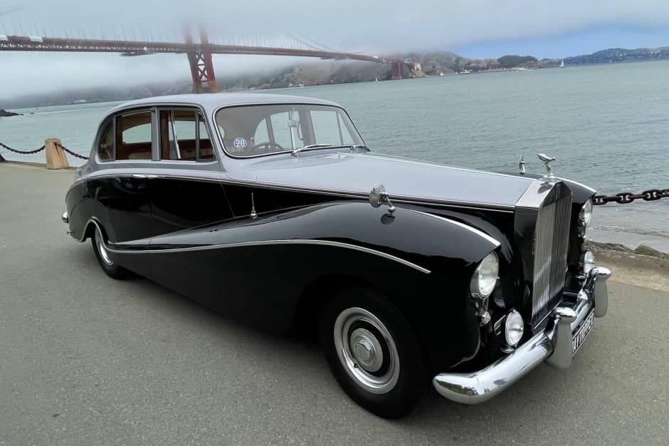 1957 Rolls-Royce Silver Cloud & Phantom V sold for $47,000