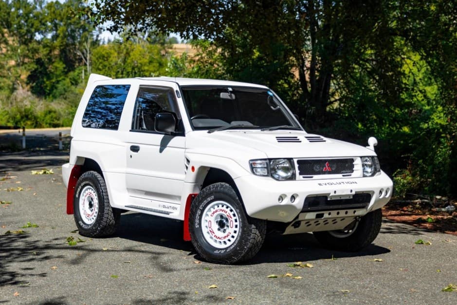 1998 Mitsubishi Pajero & Montero sold for $50,500