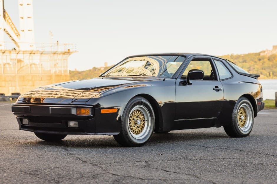 1984 Porsche 944 sold for $10,844