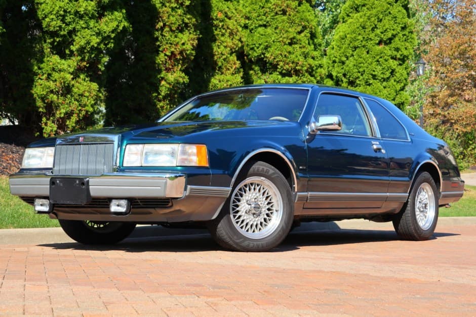 1992 Lincoln Continental Mark VII & Mark VII sold for $18,500