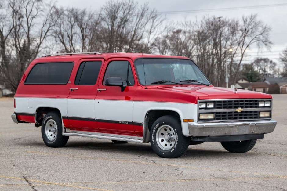 1991 Chevrolet Suburban (1973-1991) sold for $5,000