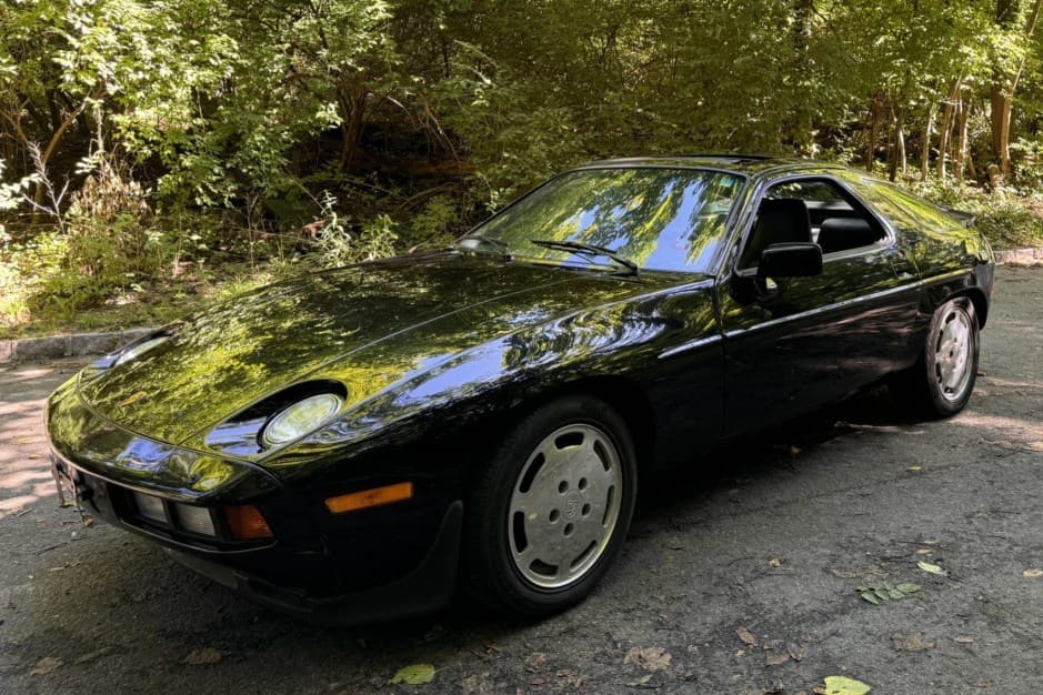 1985 Porsche 928 sold for $17,125
