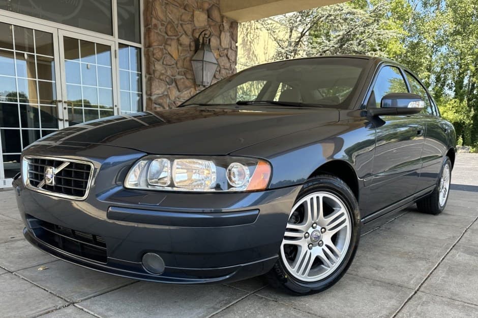 2009 Volvo  sold for $12,500