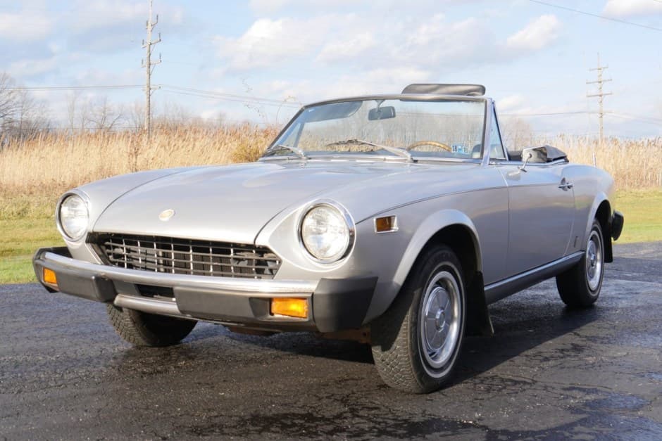 1978 Fiat 124 Spider (1966-1985) sold for $8,700