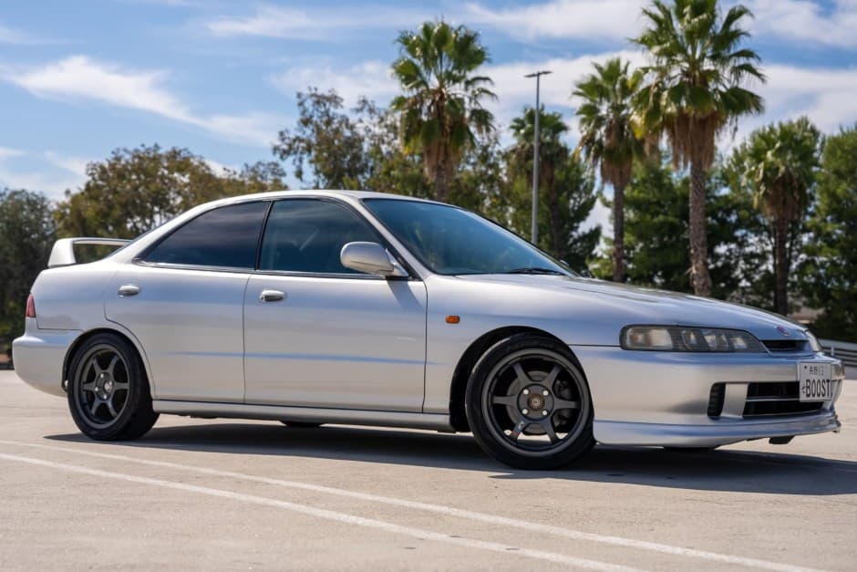 1996 Acura Integra Type R sold for $17,999